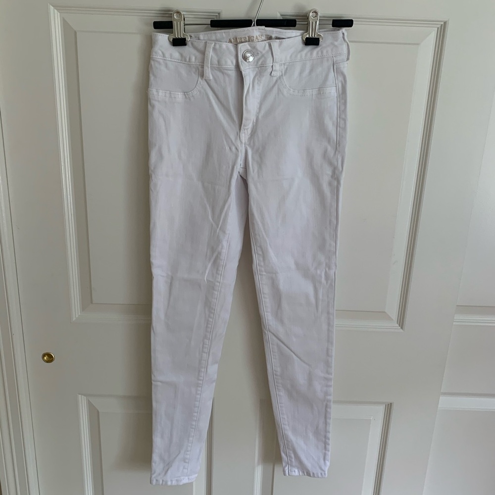 AMERICAN EAGLE WHITE JEANS SIZE 6